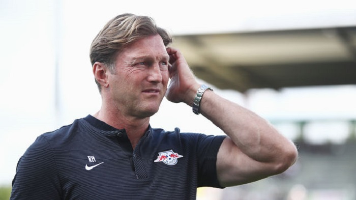 莱比锡内部会议纪要流出:转会期更衣室发声,欧联使命明确,赛程密集仍需轮换 莱比锡内部会议纪要流出:转会期更衣室发声,欧联使命明确,赛程密集仍需轮换