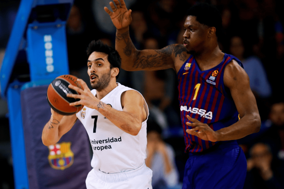 深圳队训练开放日;官宣日完成体检引观众欢呼;欧篮联在即;赛季目标并未改变的简单介绍 深圳队训练开放日;官宣日完成体检引观众欢呼;欧篮联在即;赛季目标并未改变的简单介绍