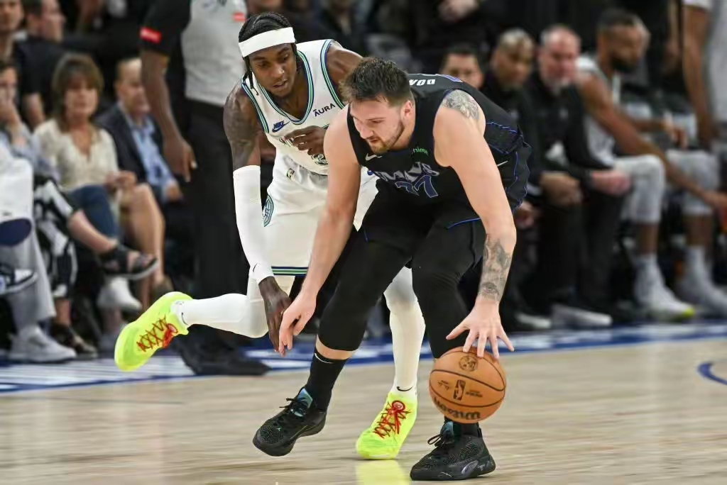 AYX-包含转会期欧篮联焦点战，明尼苏达森林狼临场应变，更衣室稳定，更衣室氛围转暖的词条